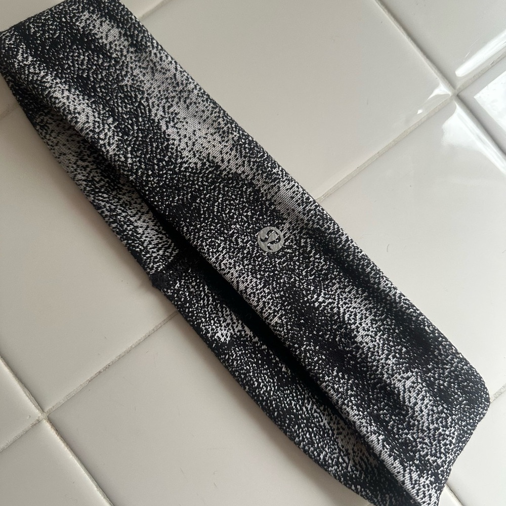 🍋Lululemon Black and White Headband